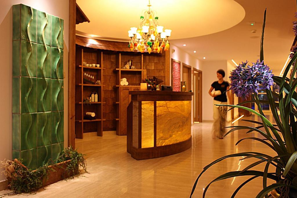 美居克雷尼察度假酒店 外观 照片